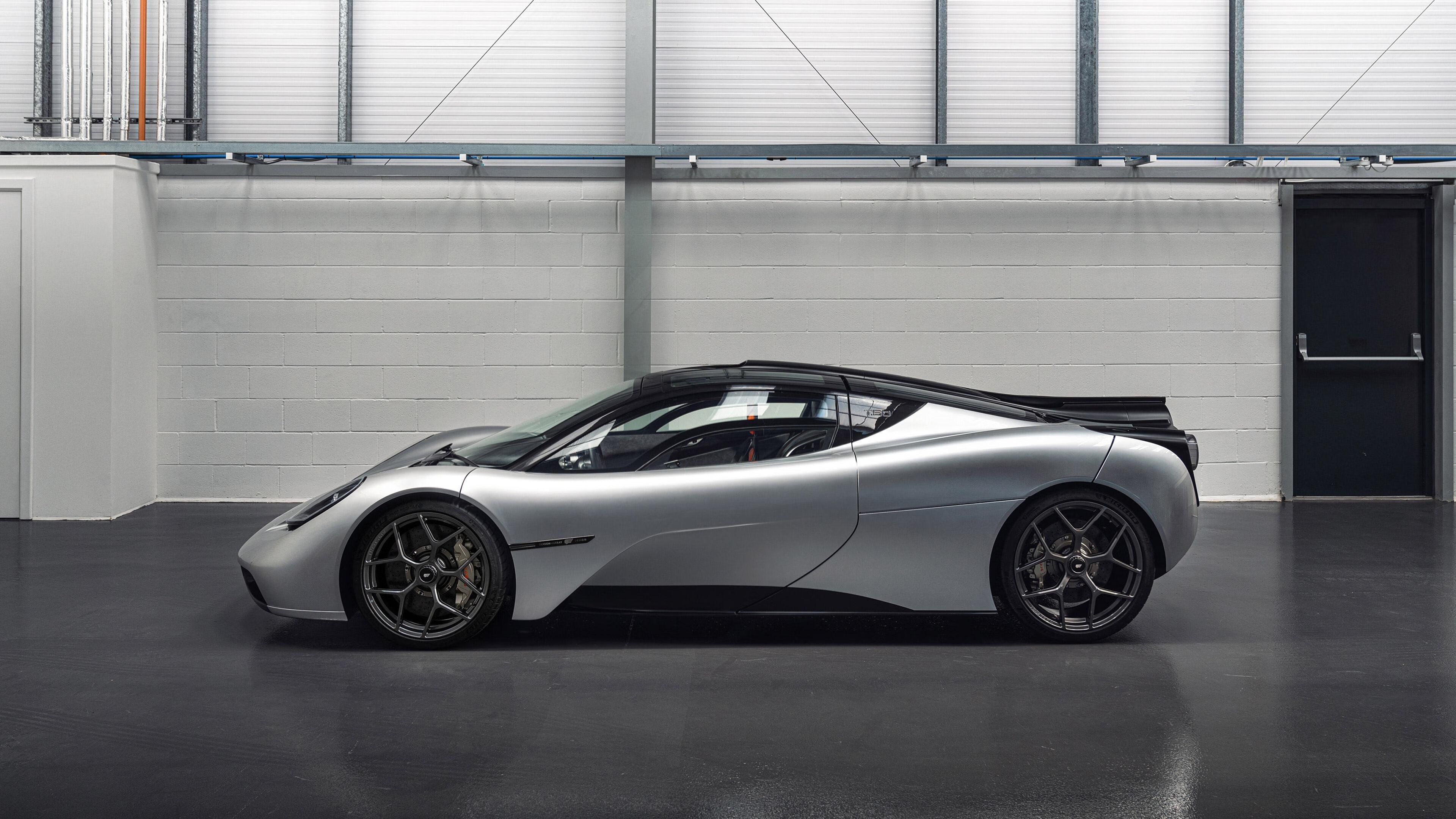 开云在线直播-尤文图斯边路连线形成高频传中，尤文图斯锋线