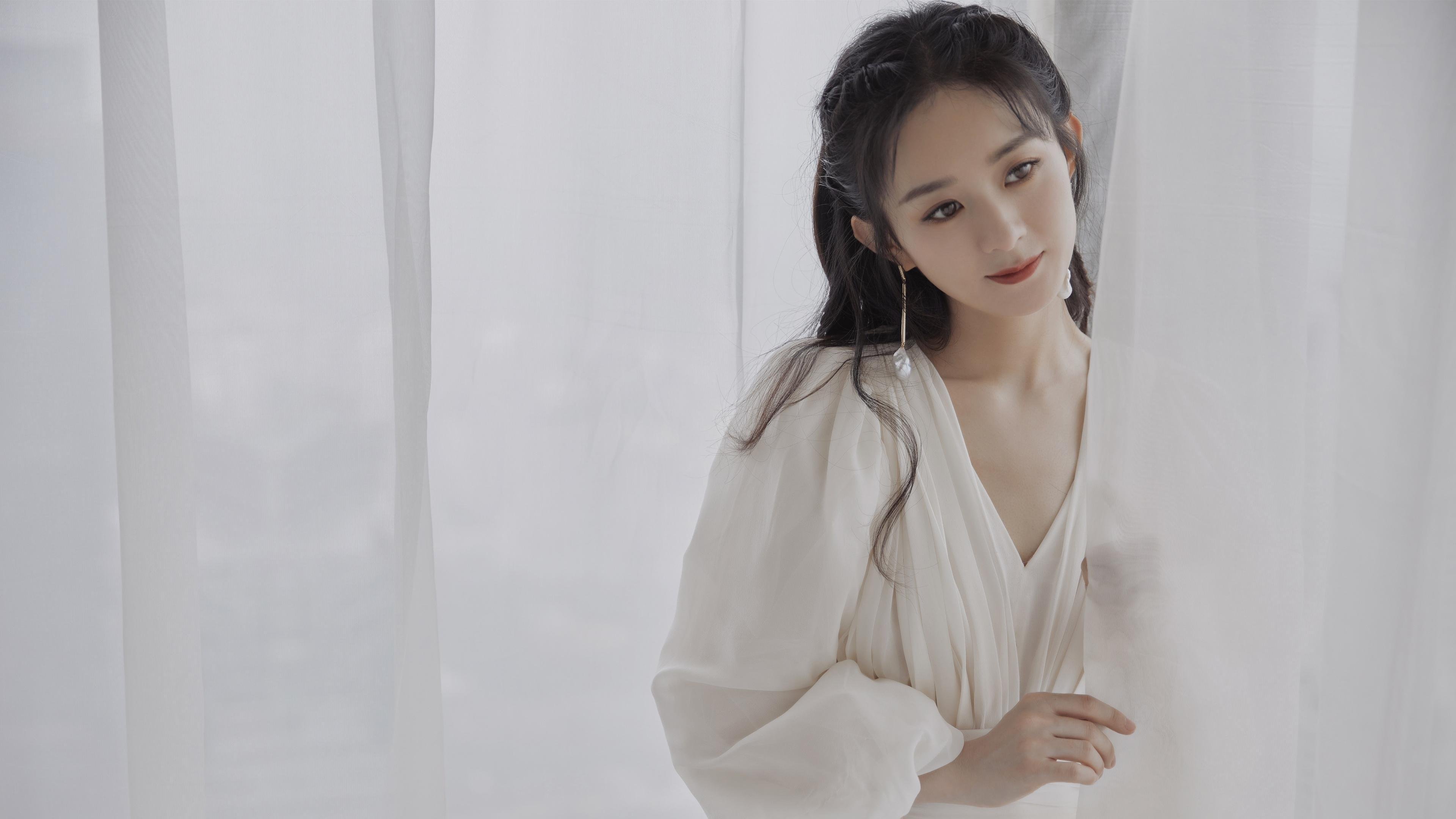 尤文图斯边路连线形成高频传中，尤文图斯锋线